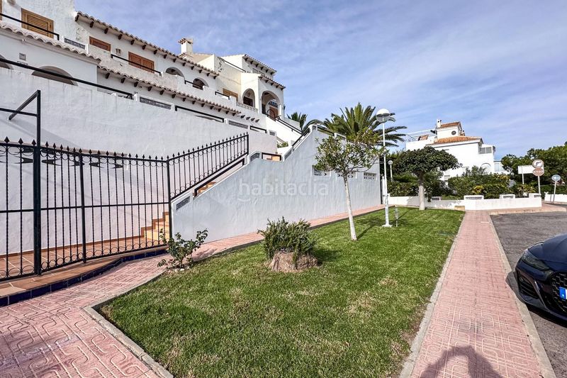 Foto 3baae8b2-d386-4f08-b795-9fd25bf7533e. Casa adossada amb piscina a Torreblanca Torrevieja