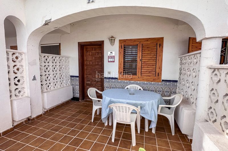Foto 545aac88-b42d-430e-a4c1-c2b9eb809808. Casa adossada amb piscina a Torreblanca Torrevieja