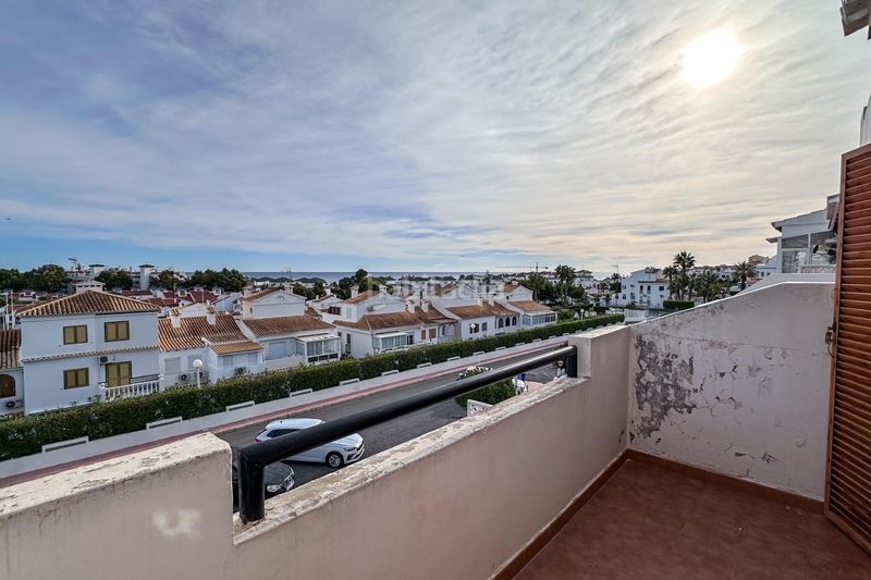 Foto ea925e16-e3d2-4c77-b7d5-dc70bf4d4ea0. Casa adossada amb piscina a Torreblanca Torrevieja