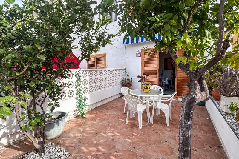 Foto fd7cb6e7-f930-4cd1-aedb-e10b581a4a82. Casa adossada amb piscina a Torreblanca Torrevieja