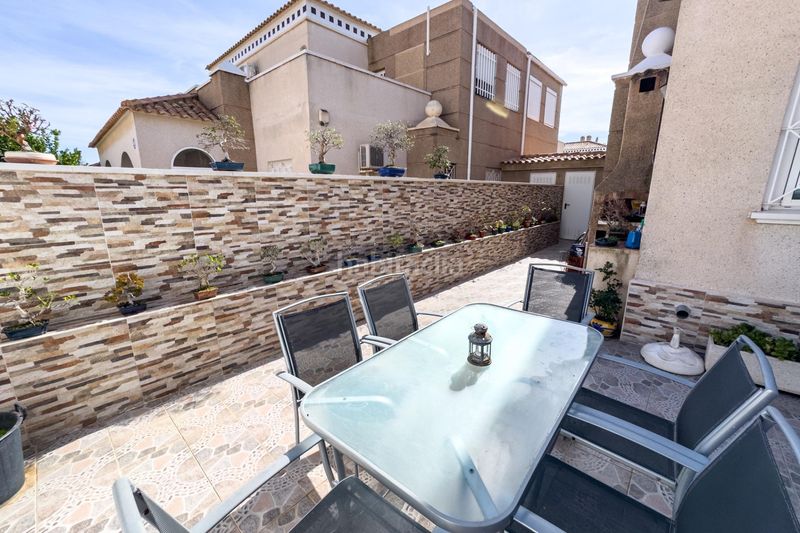 Foto 01f80136-6736-4387-b3a8-d74f5589d3a7. Casa aparellada amb aparcament piscina a Aguas Nuevas Torrevieja