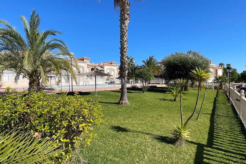 Foto 215d295f-fc83-47d3-ba65-d7e7366becda. Casa aparellada amb aparcament piscina a Aguas Nuevas Torrevieja