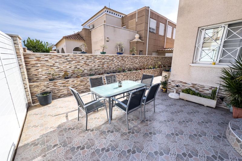 Foto c9d15d77-b422-4e85-8c40-06411a4262c0. Casa aparellada amb aparcament piscina a Aguas Nuevas Torrevieja