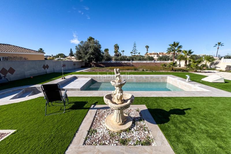 Foto 3d0cad9a-7fd4-4745-812a-658d7504de6a. Chalet with parking pool in Benijófar