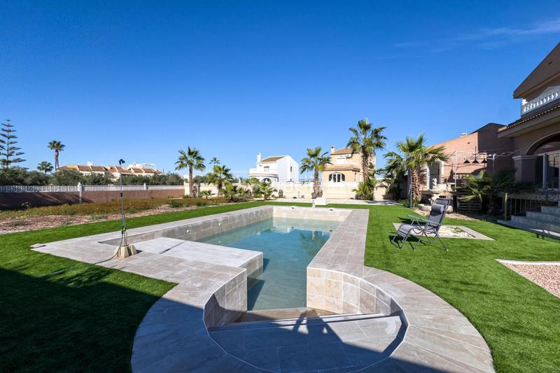 Foto a5038b24-5fb4-4bc5-8281-006aa15015ae. Chalet with parking pool in Benijófar