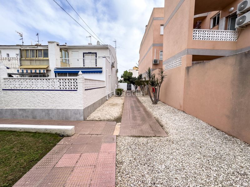 Foto 24b1430f-e40e-4da9-be2a-b6df87761bae. Casa adossada amb piscina a Avenida Habaneras - Curva de Palangre Torrevieja