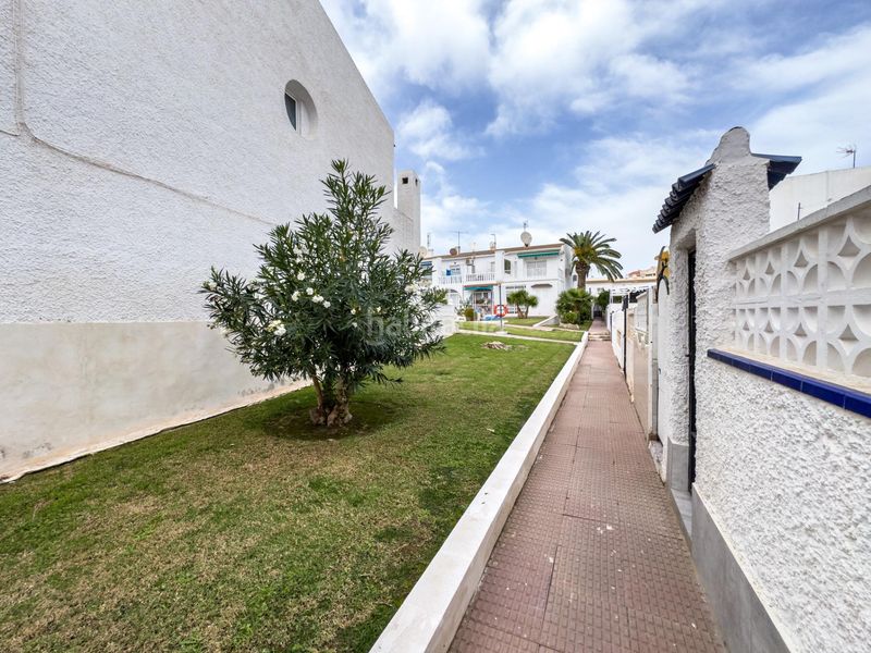 Foto 3332d833-18f7-4566-b40f-3523c4f9ef24. Casa adossada amb piscina a Avenida Habaneras - Curva de Palangre Torrevieja