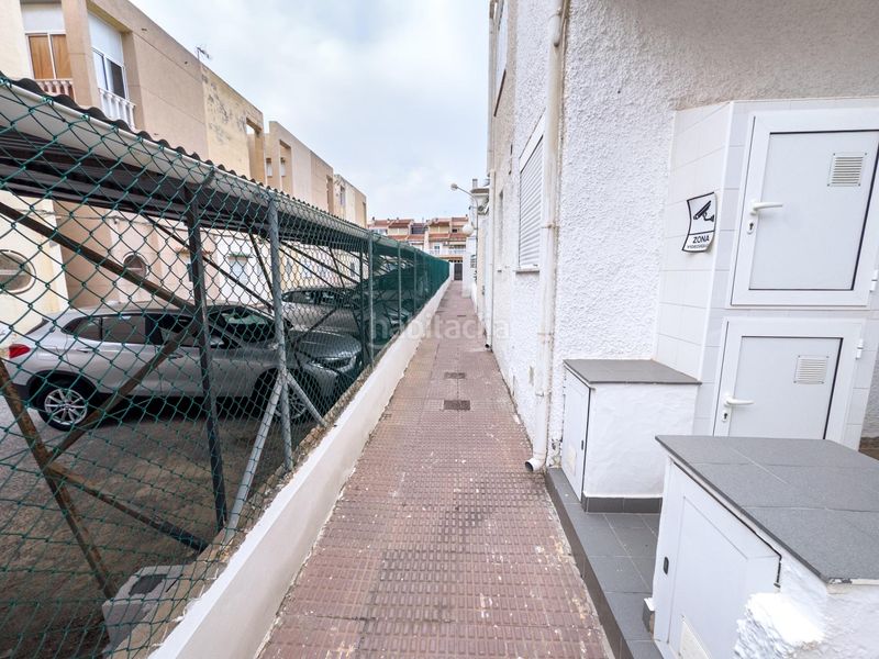 Foto 37f61eb0-4645-4062-a9e9-f0c0b709f86c. Casa adossada amb piscina a Avenida Habaneras - Curva de Palangre Torrevieja