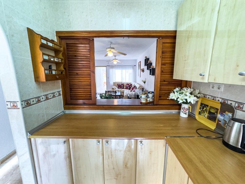 Foto 5d3213a9-7180-4660-ac2a-6358c540025e. Casa adossada amb piscina a Avenida Habaneras - Curva de Palangre Torrevieja