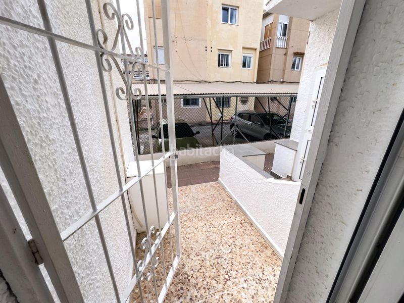 Foto b140e8b0-0fa9-4fb1-93d6-9ef9ad2e0e0c. Casa adossada amb piscina a Avenida Habaneras - Curva de Palangre Torrevieja