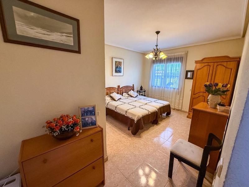 Foto 2d9f2f06-c553-4bce-97d0-ae7509a17962. Casa bifamiliare con parcheggio piscina in Zona Carrefour - Urbanizaciones Torrevieja