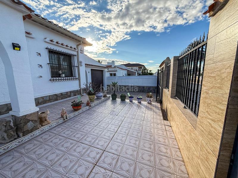 Foto a6a271c0-dada-4e2a-b335-cf02e8aa3b3c. Casa bifamiliare con parcheggio piscina in Zona Carrefour - Urbanizaciones Torrevieja