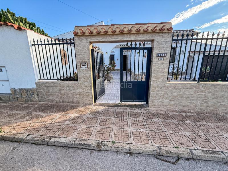 Foto be898ce0-cf6b-45f6-bf66-ebd6f73d0b60. Casa bifamiliare con parcheggio piscina in Zona Carrefour - Urbanizaciones Torrevieja