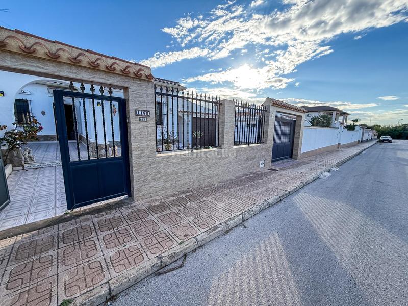 Foto cea390d0-d3a0-47cf-bc73-237aa7dbecc7. Casa bifamiliare con parcheggio piscina in Zona Carrefour - Urbanizaciones Torrevieja