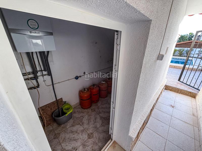 Foto f855525a-3da4-4e01-99ed-af55136fded0. Casa bifamiliare con parcheggio piscina in Zona Carrefour - Urbanizaciones Torrevieja