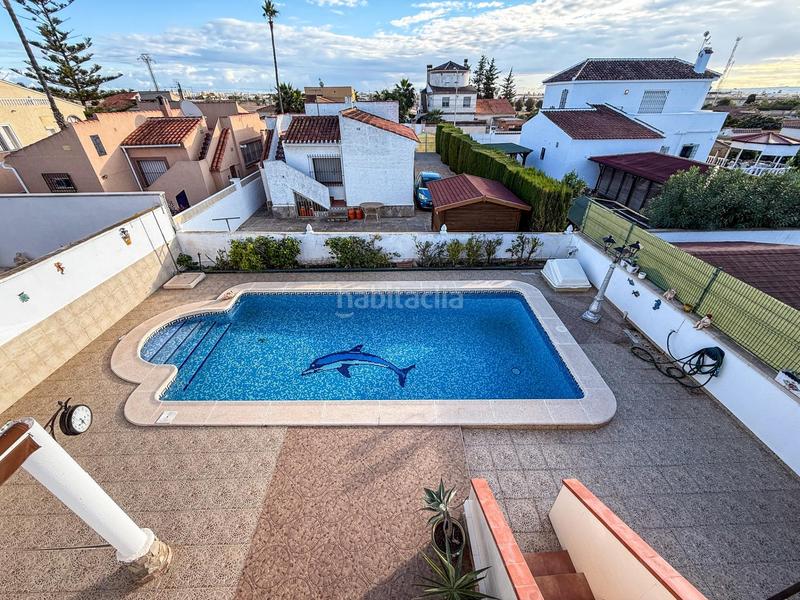 Foto fdab6fa0-33f5-47fc-a026-b0a375762097. Casa bifamiliare con parcheggio piscina in Zona Carrefour - Urbanizaciones Torrevieja