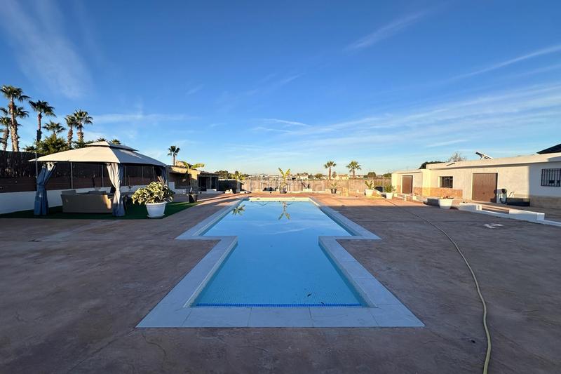 Foto 1079d6c3-6591-4d5d-9f05-97098995fe7d. Mas avec chauffage parking piscine dans Dolores