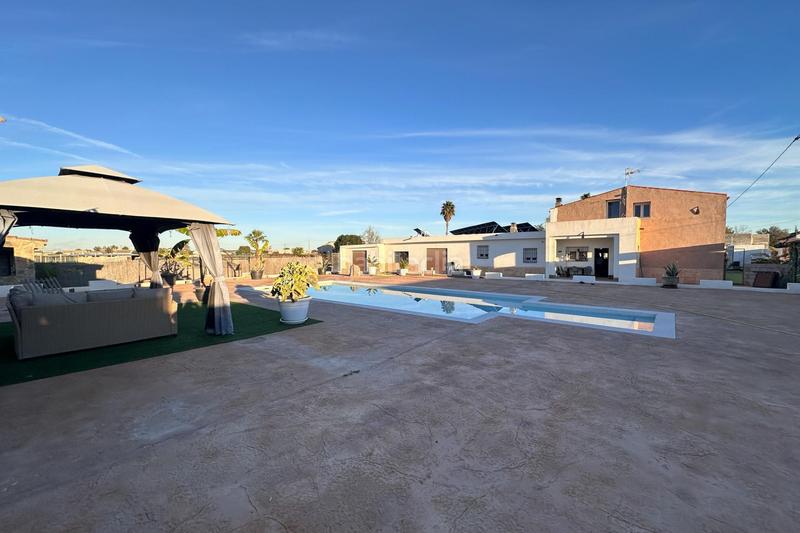 Foto f9097b5b-0cac-4462-9e7a-1ce319c0a602. Mas avec chauffage parking piscine dans Dolores