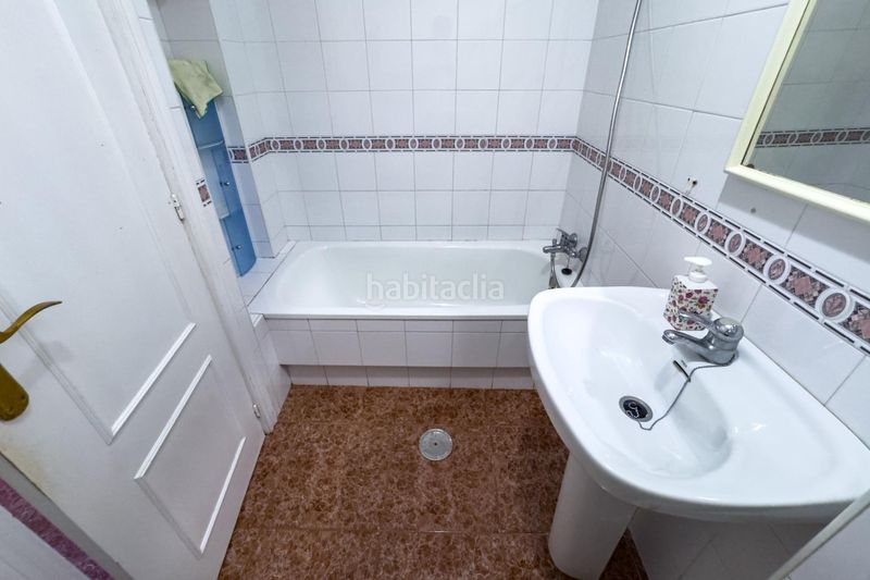 Foto ad9b8434-c2df-4a95-8f2b-87d311944a08. Pis a Antonio Machado Torrevieja
