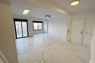 Appartamento  Calle apolo. Piso completamente reformado  3 habitaciones, balcón y vistas pa