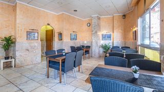 Local Comercial a Las Piscinas Naturales. Local comercial listo para restaurante en pleno centro de torrev