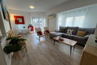 Pis  Fotografos darblade. Piso reformado de 3 dormitorios con balcón en el centro de torre