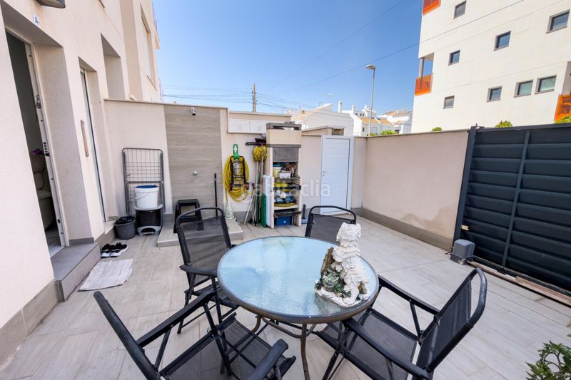 Foto 9158c2d6-3f40-4ad5-ac0e-d8ea4d1445b2. Planta baixa amb calefacció aparcament piscina a Torrevieja