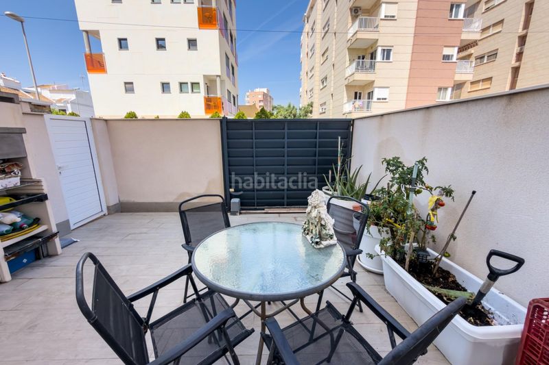 Foto d6bf8754-4b1c-4296-bd96-91457af19e0b. Planta baixa amb calefacció aparcament piscina a Torrevieja