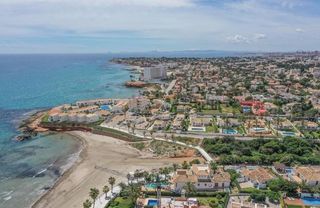 Casa a Villamartín-Las Filipinas. Adosado en venta  orihuela costa alicante