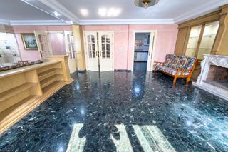 Flat  Avenida libertad. Amplio piso de 3 dormitorios con gran salón, patio y opción de g