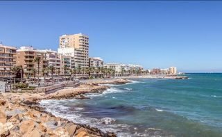 Casa a schiera  Calle las tortolas. Adosado en venta en torrevieja.