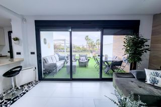 Erdgeschoss  Holanda mp. Planta baja seminueva con gran terraza, garaje, trastero y pisci