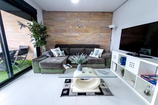 Planta baixa  Holanda mp. Planta baja seminueva con gran terraza, garaje, trastero y pisci