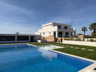 Chalet  De la rafaela. Exclusiva finca con villa de lujo, piscina tipo resort y gran po