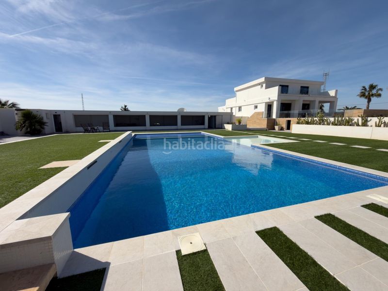 Foto d8cefb31-649f-46c1-abef-04fbc05013ad. Xalet amb calefacció aparcament piscina a Montesinos (Los)