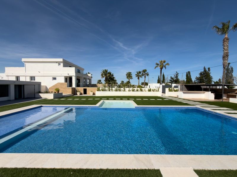 Foto e4e6c0ad-0f40-4ec2-9ce1-a1d550018ede. Xalet amb aparcament a Montesinos (Los)