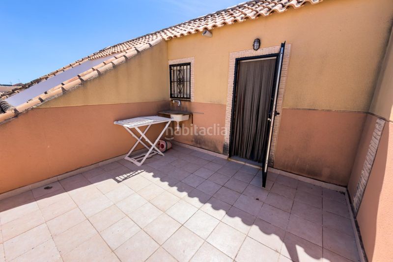 Foto 99d9ec1e-da85-4314-9226-58cc014187a4. Casa adossada amb aparcament a Los Europeos Torrevieja