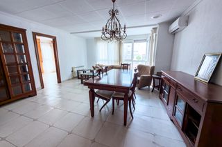 Piso  Calle ramon gallud. Amplia vivienda de 4 dormitorios con terraza privada y trastero