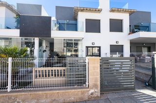 Casa  Com castellano-leonesa. Bungalow planta baja seminuevo con parking en parcela, terraza a