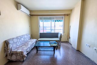 Etagenwohnung  Valencia. Abfinancial presenta este amplio y luminoso piso en dolores, una