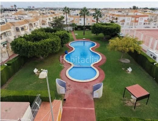 Foto 789e853d-cfce-4428-9137-aac7792dd2db. Casa amb calefacció piscina a Zona Carrefour - Urbanizaciones Torrevieja