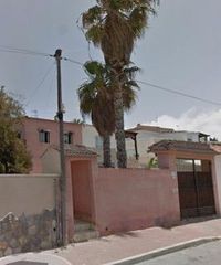 Chalet in Los Balcones-Los Altos. Subasta  chalet de 290 m2 en los balcones torrevieja  gran oport