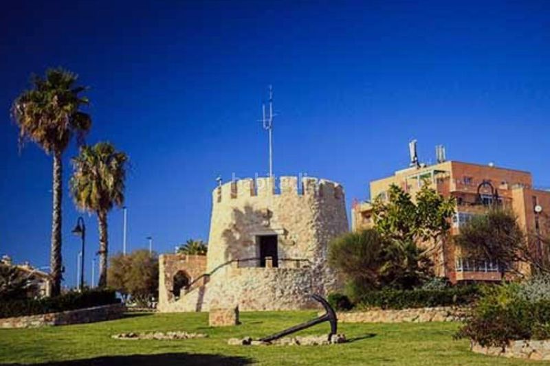 Foto 0dfb0fc9-2620-46b0-a878-2e7d663f1d5e. Casa adossada amb aparcament a Zona Carrefour - Urbanizaciones Torrevieja