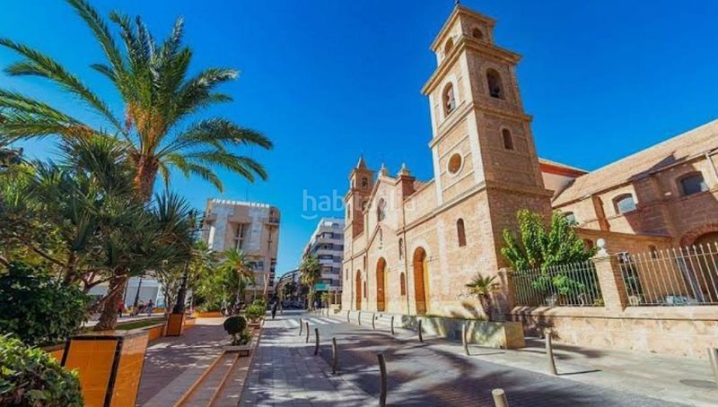 Foto b0f8db0d-2613-44e5-939a-dd51b0b0ec98. Casa adossada amb aparcament a Zona Carrefour - Urbanizaciones Torrevieja