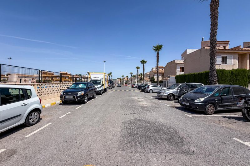 Foto 174fffe7-9431-452b-9596-1b1d3d5b86fb. Casa adossada amb aparcament piscina a Monte Faro-Altomar II Santa Pola