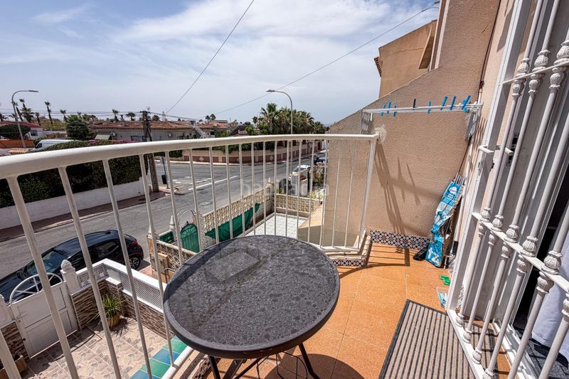 Foto 4d0fef4e-e215-4005-925f-7b40405eabb3. Casa amb calefacció piscina a Zona Carrefour - Urbanizaciones Torrevieja