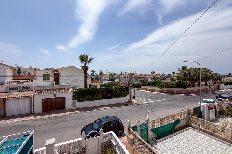 Foto 8570c168-da3a-42b8-afe4-c1a4bb31430b. Casa amb calefacció piscina a Zona Carrefour - Urbanizaciones Torrevieja