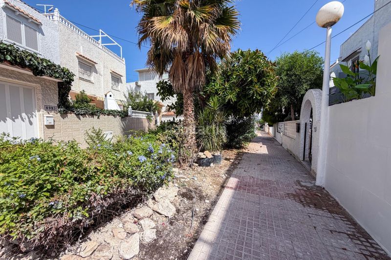 Foto c8441ba3-89ae-43e2-b6f3-bba0fc20a6e3. Casa adossada amb calefacció piscina a nueva Torrevieja Torrevieja
