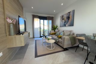 Pis  Calle marcelina. Vivienda de diseño con 2 dormitorios, terraza, piscina y aparcam