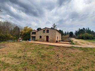 Masia a Breda. Masia restaurada a breda